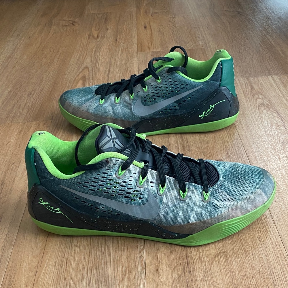 Used Kobe 9 men’s basketball shoes size 10